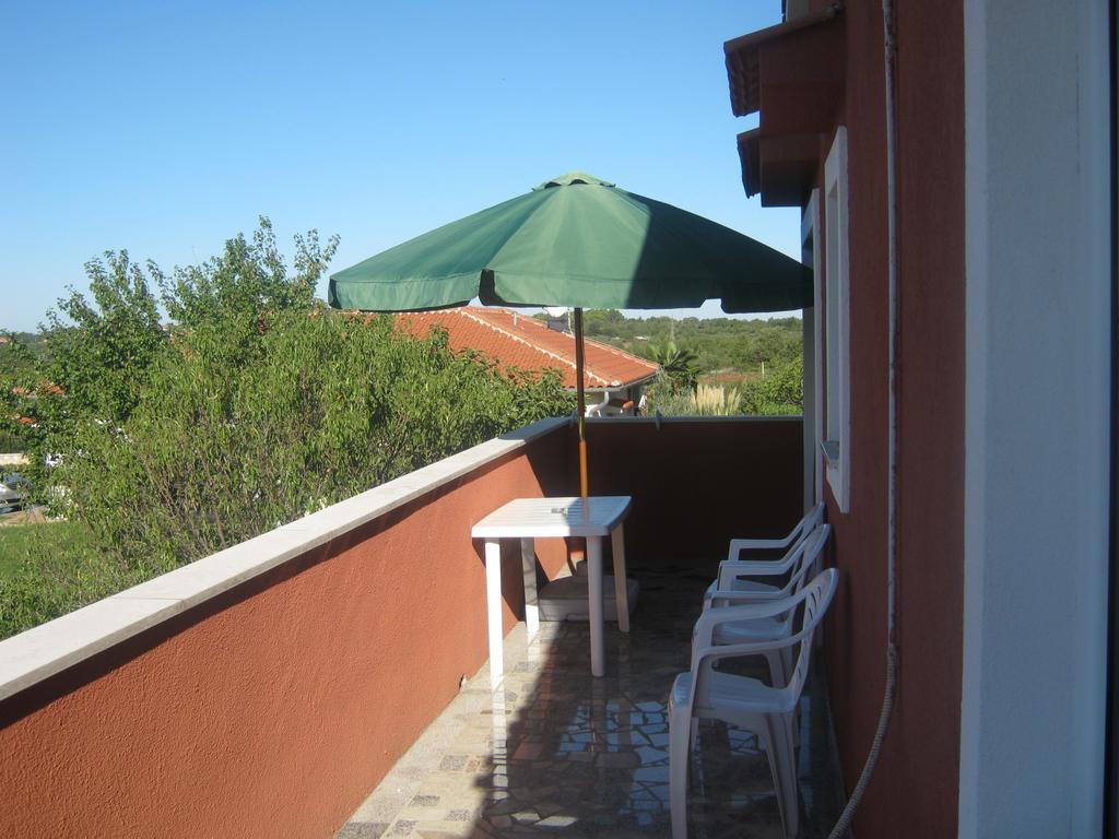 Apartman Perci Vrh Tar-Vabriga Exterior photo